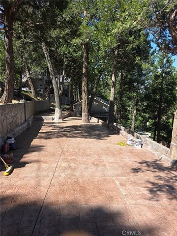979 Venus Way, Crestline, CA 92325