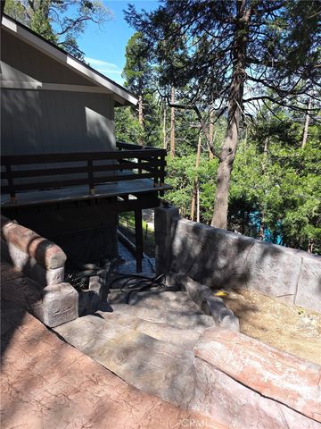 979 Venus Way, Crestline, CA 92325