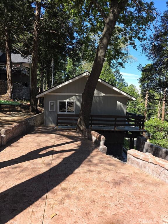 979 Venus Way, Crestline, CA 92325