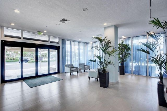 5540 N Ocean Drive 15-B, Singer Island, FL 33404