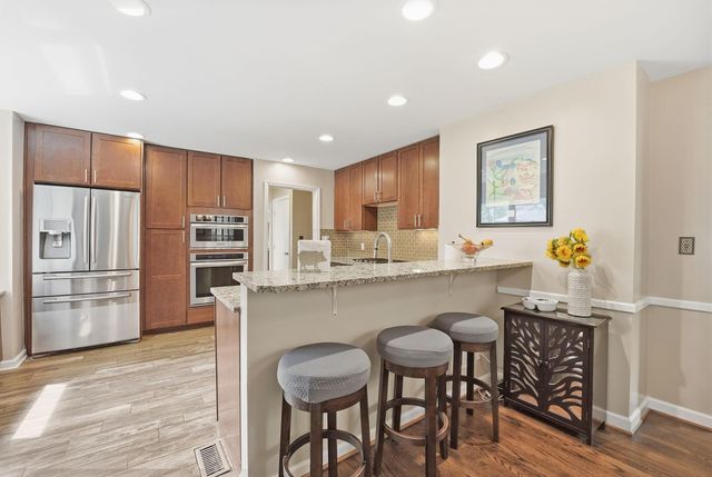 66 S Roosevelt Avenue, Bexley, OH 43209