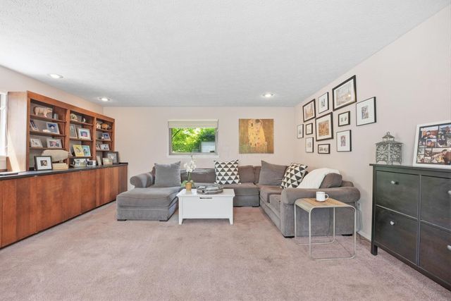 66 S Roosevelt Avenue, Bexley, OH 43209