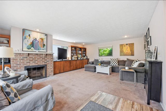66 S Roosevelt Avenue, Bexley, OH 43209