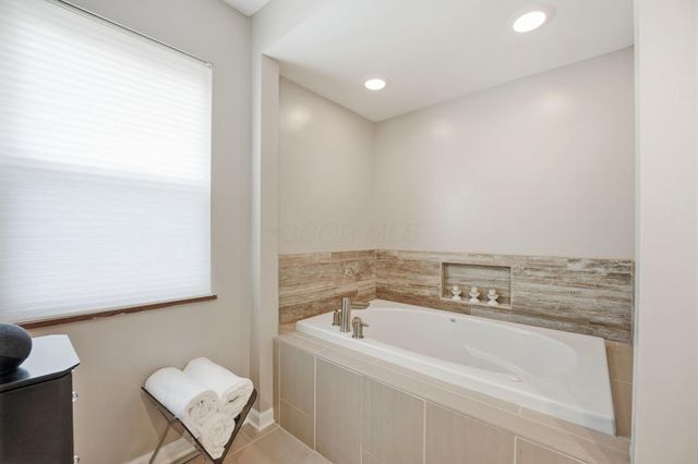 66 S Roosevelt Avenue, Bexley, OH 43209