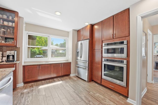 66 S Roosevelt Avenue, Bexley, OH 43209