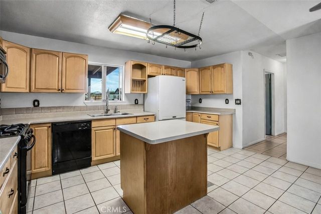 7565 Sherman Hoyt Avenue, 29 Palms, CA 92277