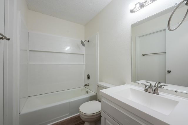 1216 N Spencer Dr, Augusta, KS 67010