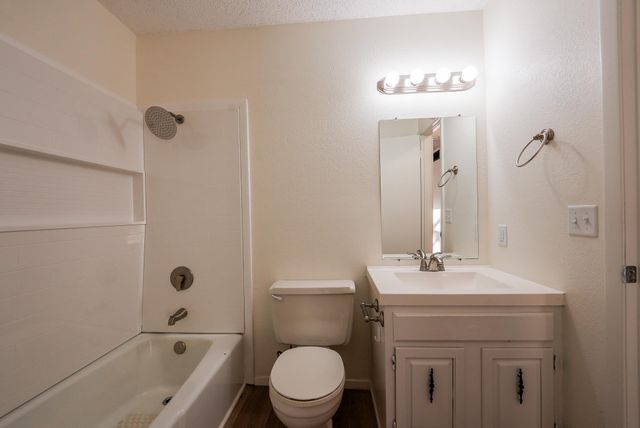 1216 N Spencer Dr, Augusta, KS 67010