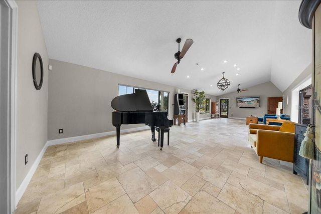 452 SE PARADISE POINT ROAD, Crystal River, FL 34429