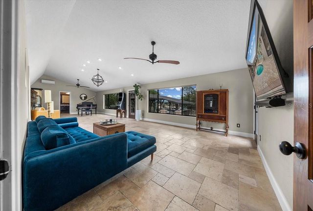 452 SE PARADISE POINT ROAD, Crystal River, FL 34429