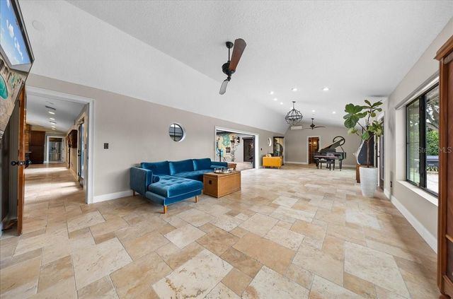 452 SE PARADISE POINT ROAD, Crystal River, FL 34429