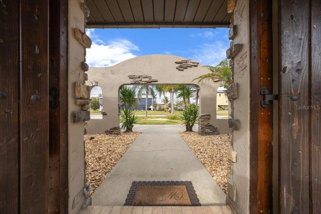 452 SE PARADISE POINT ROAD, Crystal River, FL 34429