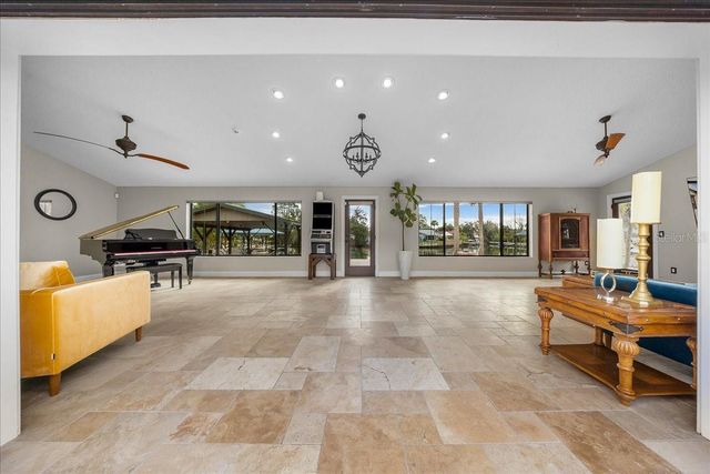 452 SE PARADISE POINT ROAD, Crystal River, FL 34429
