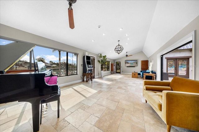 452 SE PARADISE POINT ROAD, Crystal River, FL 34429