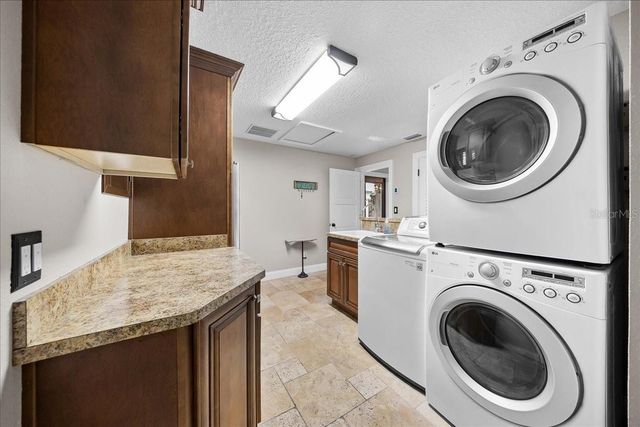 452 SE PARADISE POINT ROAD, Crystal River, FL 34429