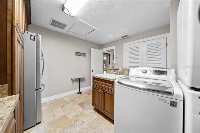 452 SE PARADISE POINT ROAD, Crystal River, FL 34429