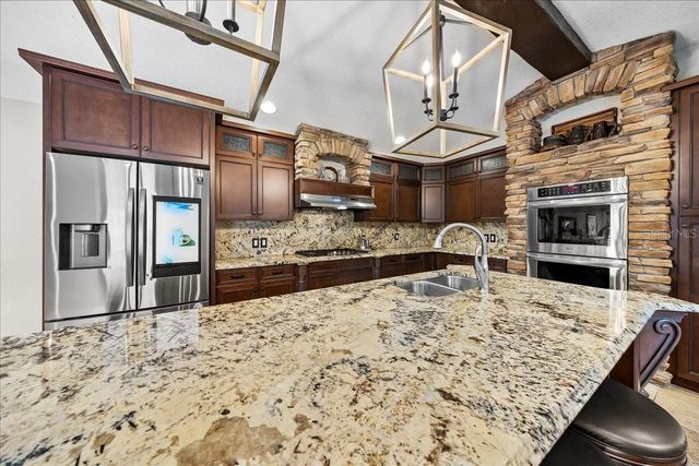 452 SE PARADISE POINT ROAD, Crystal River, FL 34429