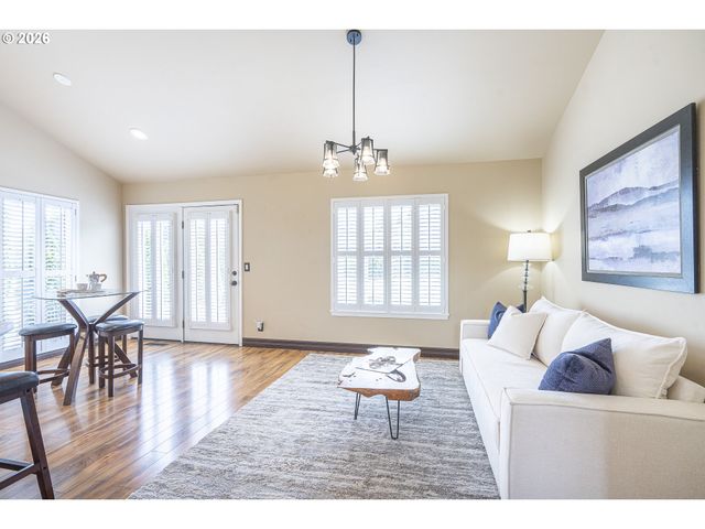 514 CREEKSIDE Dr, Salem, OR 97306