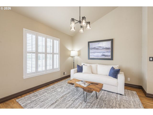514 CREEKSIDE Dr, Salem, OR 97306