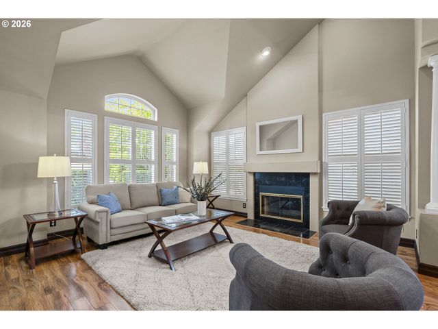 514 CREEKSIDE Dr, Salem, OR 97306