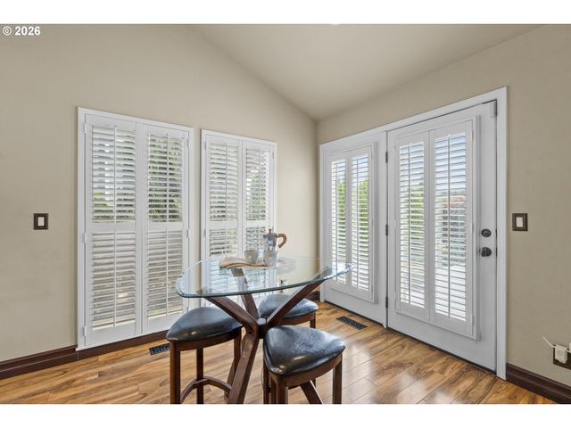 514 CREEKSIDE Dr, Salem, OR 97306