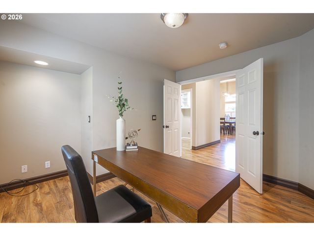 514 CREEKSIDE Dr, Salem, OR 97306