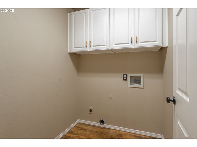 514 CREEKSIDE Dr, Salem, OR 97306