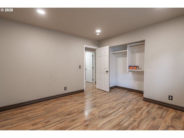 514 CREEKSIDE Dr, Salem, OR 97306
