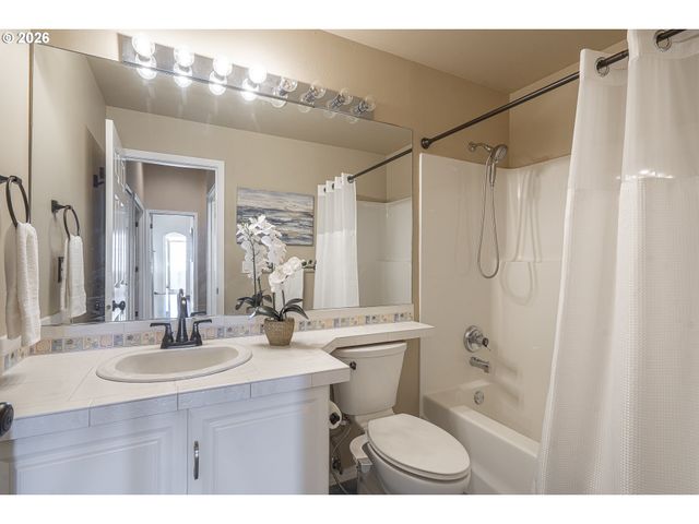 514 CREEKSIDE Dr, Salem, OR 97306