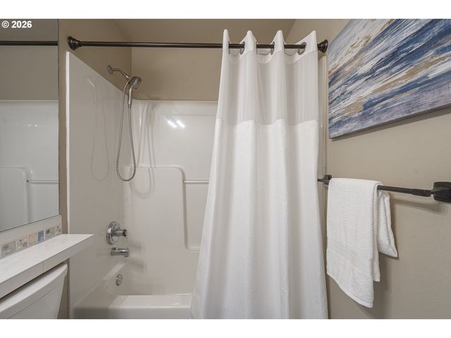 514 CREEKSIDE Dr, Salem, OR 97306