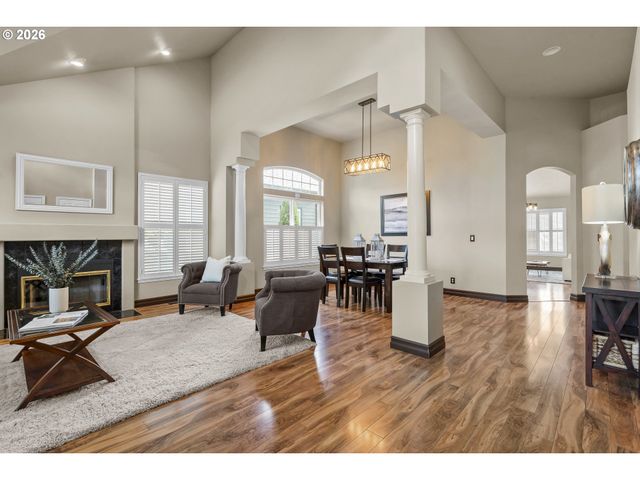 514 CREEKSIDE Dr, Salem, OR 97306