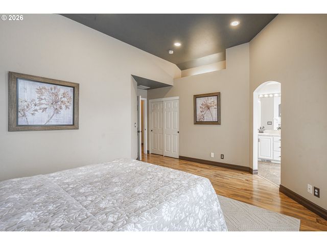 514 CREEKSIDE Dr, Salem, OR 97306