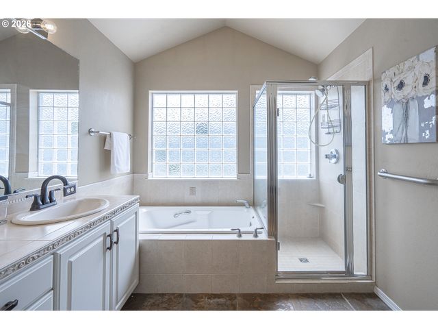 514 CREEKSIDE Dr, Salem, OR 97306