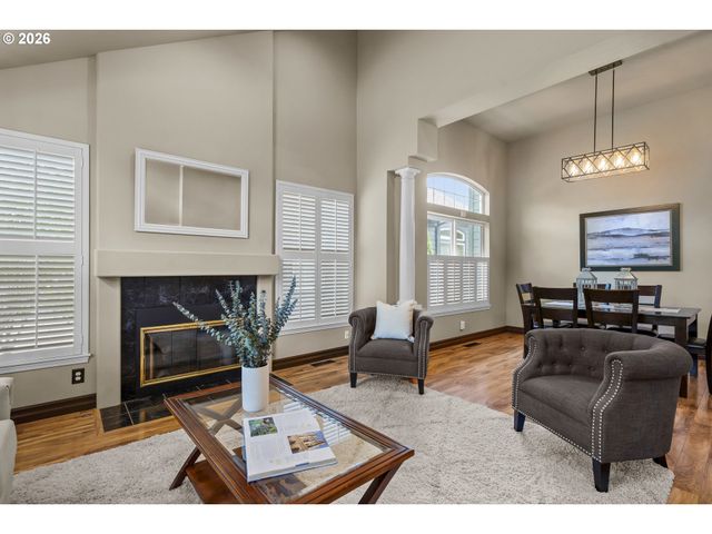 514 CREEKSIDE Dr, Salem, OR 97306
