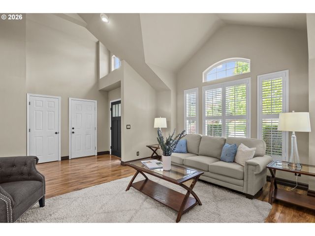 514 CREEKSIDE Dr, Salem, OR 97306