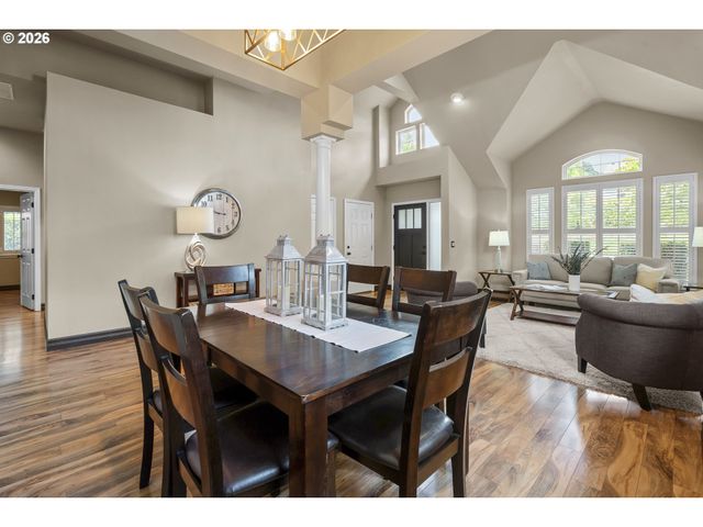 514 CREEKSIDE Dr, Salem, OR 97306