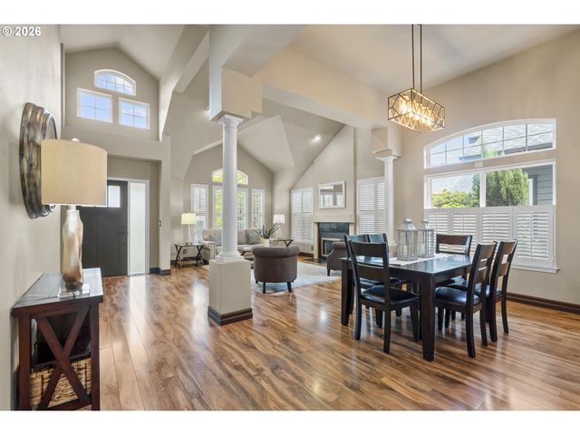 514 CREEKSIDE Dr, Salem, OR 97306
