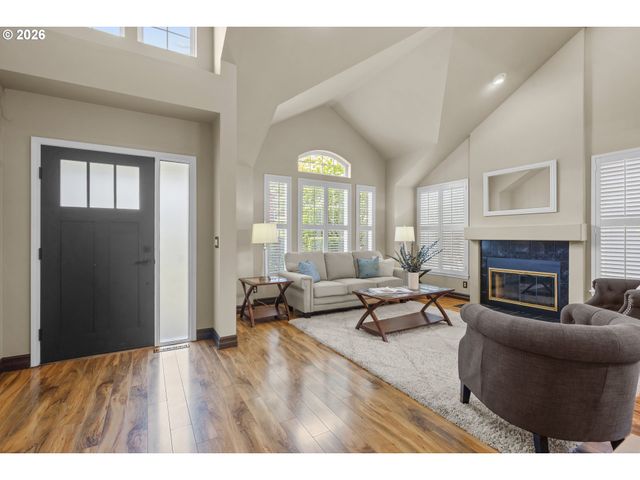 514 CREEKSIDE Dr, Salem, OR 97306