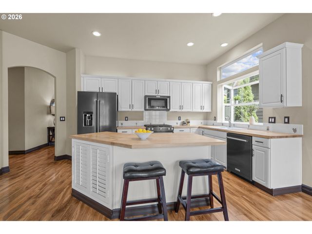514 CREEKSIDE Dr, Salem, OR 97306