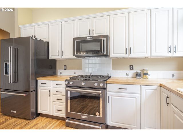 514 CREEKSIDE Dr, Salem, OR 97306
