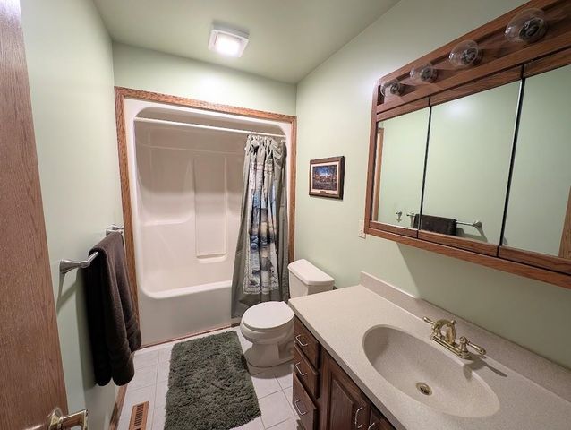 285 Delta Road, Freeland, MI 48623