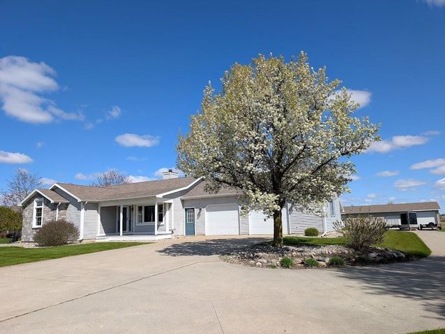 285 Delta Road, Freeland, MI 48623