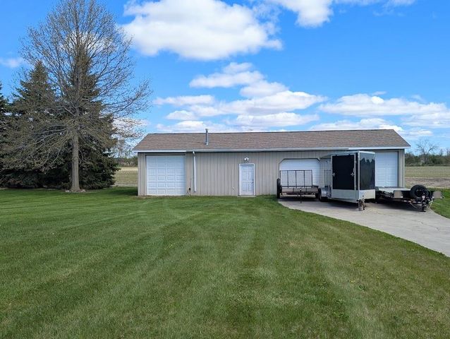 285 Delta Road, Freeland, MI 48623