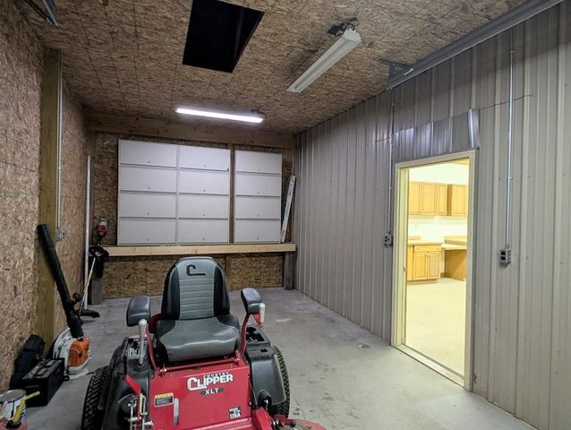 285 Delta Road, Freeland, MI 48623