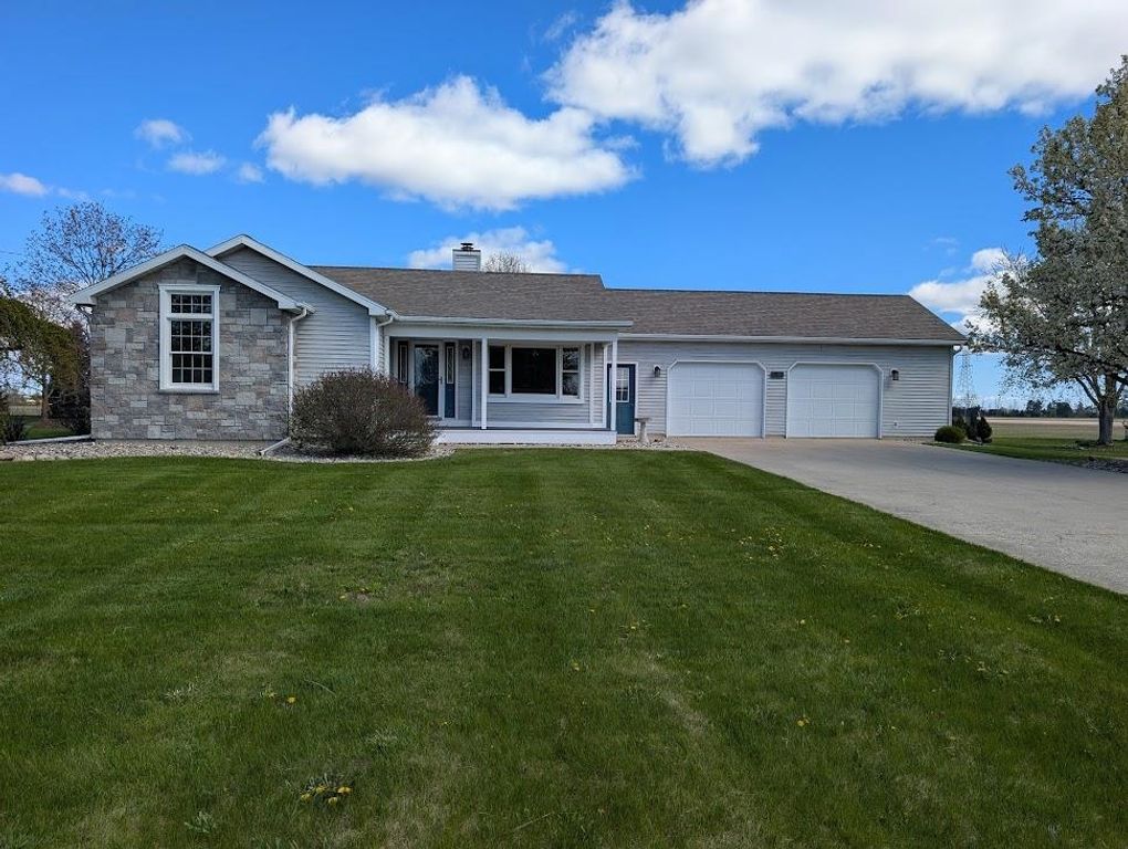 285 Delta Road, Freeland, MI 48623