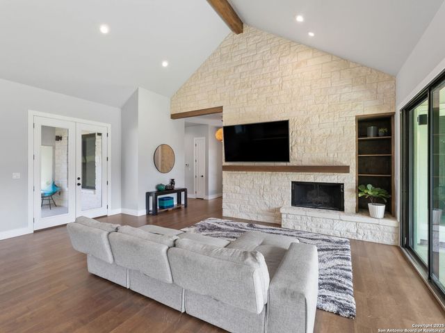 122 Sugar Springs, Canyon Lake, TX 78133