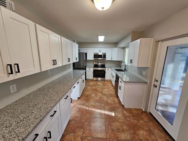 8702 W Pinnacle Peak Road, Peoria, AZ 85383