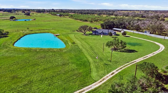 1250 County Road 304, Floresville, TX 78114
