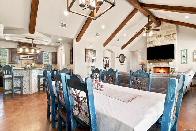 1250 County Road 304, Floresville, TX 78114