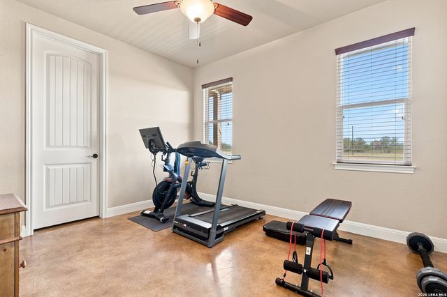 1250 County Road 304, Floresville, TX 78114